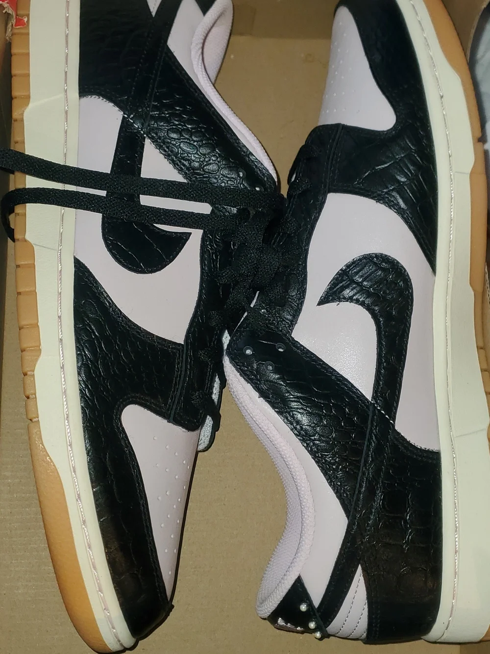 Nike DUNK LOWBlack and Light Pink  Sneakers